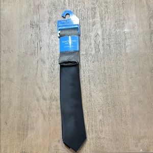 Isaac Mizrahi Black Tie with pocket square